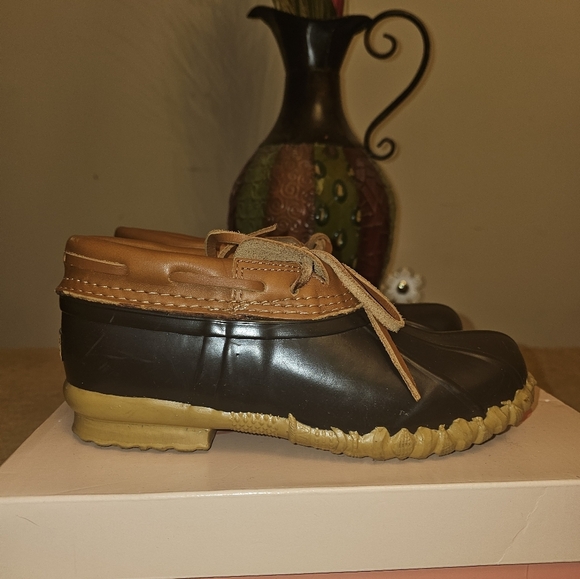 Cabela's Shoes - Cabela's rain boots size 8.